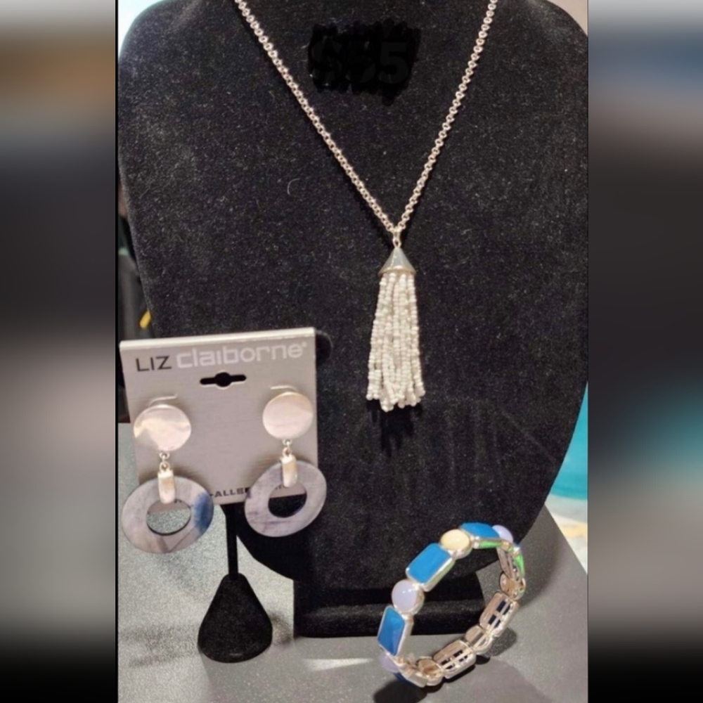 Liz Claiborne White Jewelry set